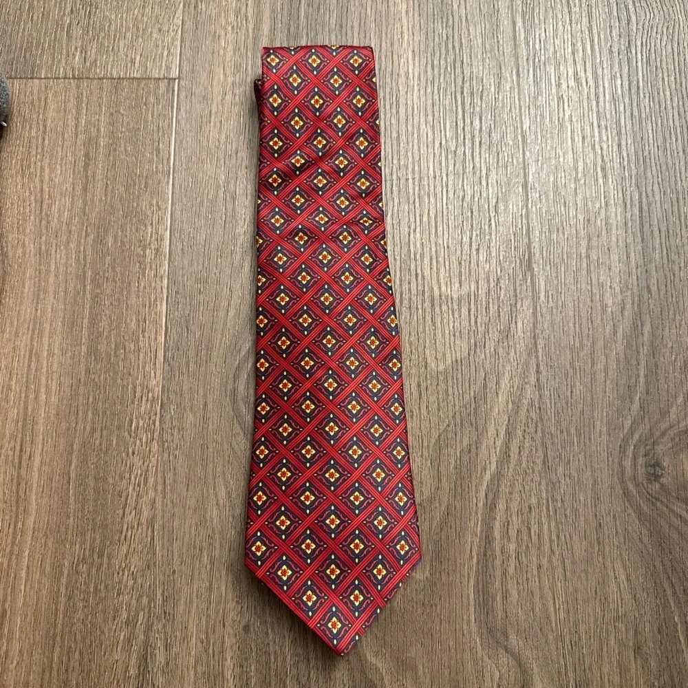 Vintage Courreges homme paris Elegant Red Patterned Men's Tie